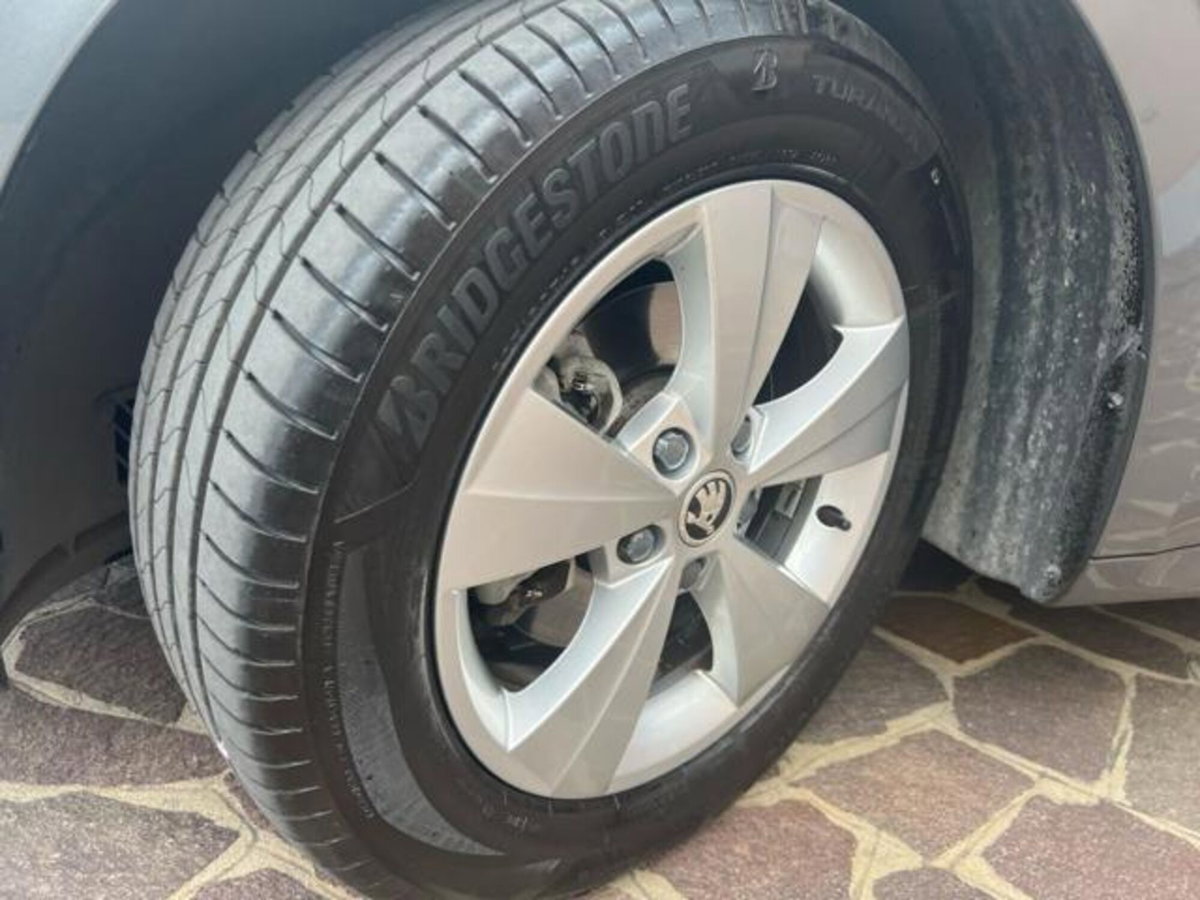 Skoda Octavia 2.0 TDI EVO SCR DSG Executive (14)