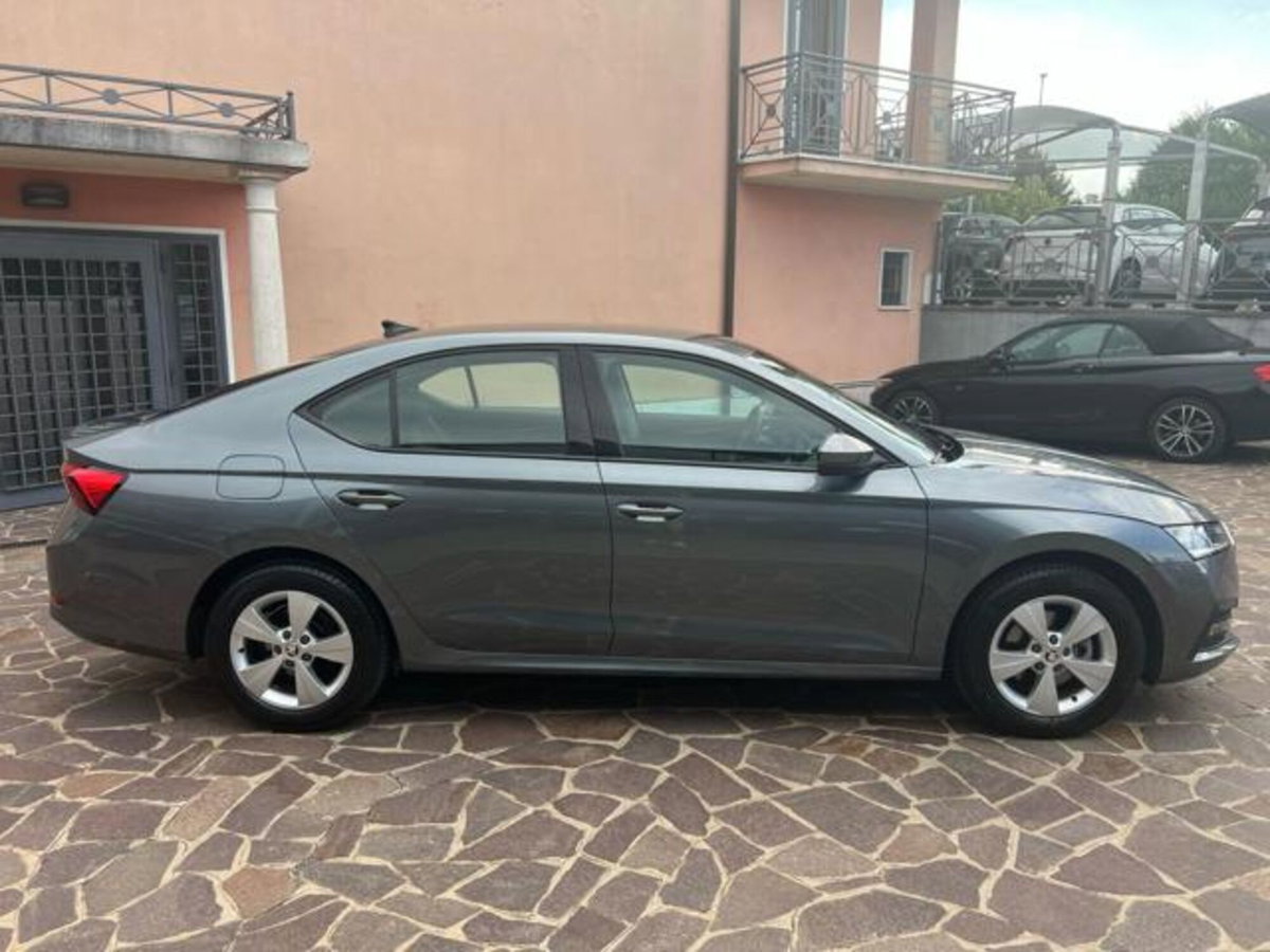 Skoda Octavia 2.0 TDI EVO SCR DSG Executive (2)