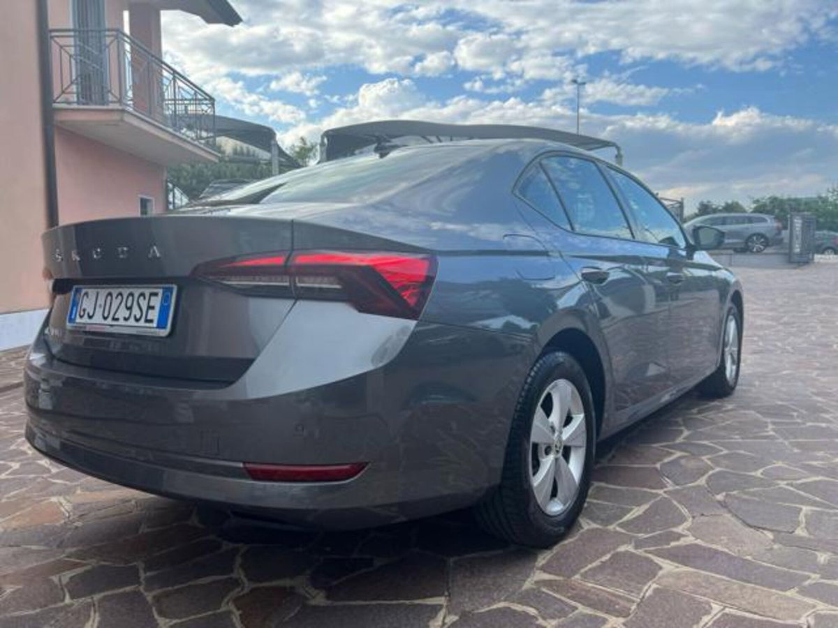Skoda Octavia 2.0 TDI EVO SCR DSG Executive (3)