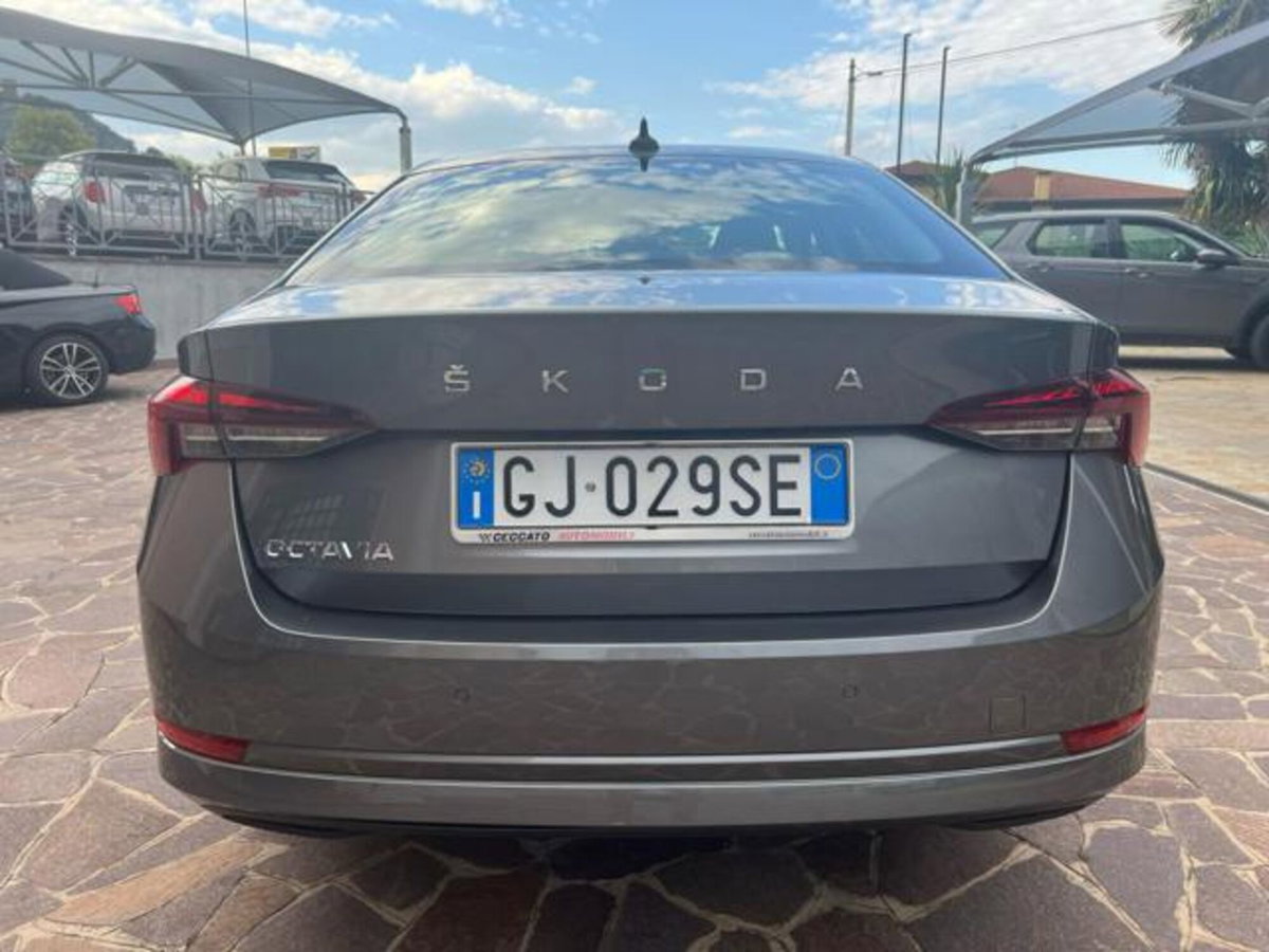 Skoda Octavia 2.0 TDI EVO SCR DSG Executive (4)