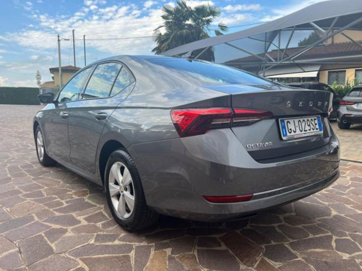 Skoda Octavia 2.0 TDI EVO SCR DSG Executive (5)