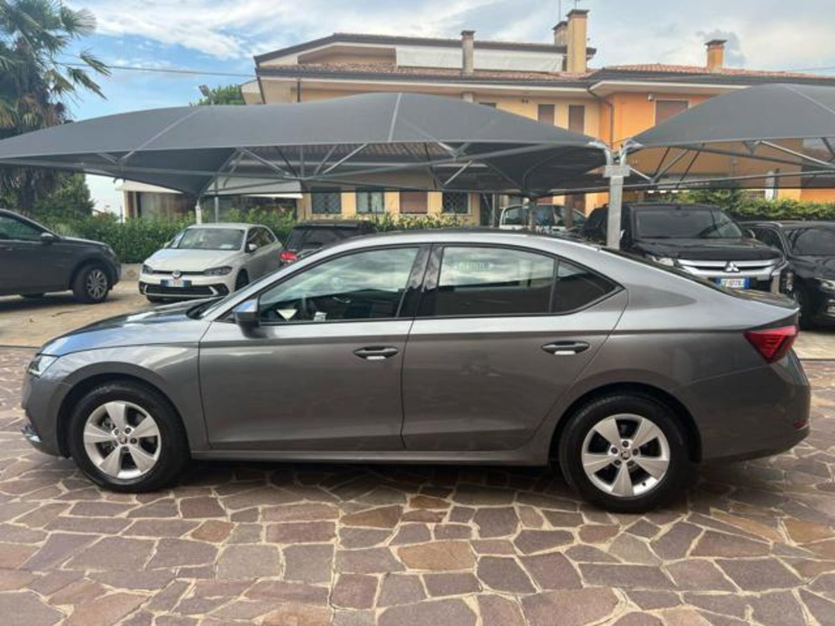 Skoda Octavia 2.0 TDI EVO SCR DSG Executive (6)