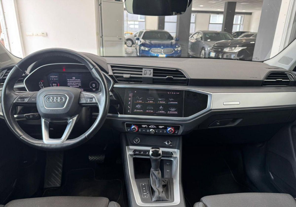 Audi Q3 35 TDI quattro S tronic Business (11)