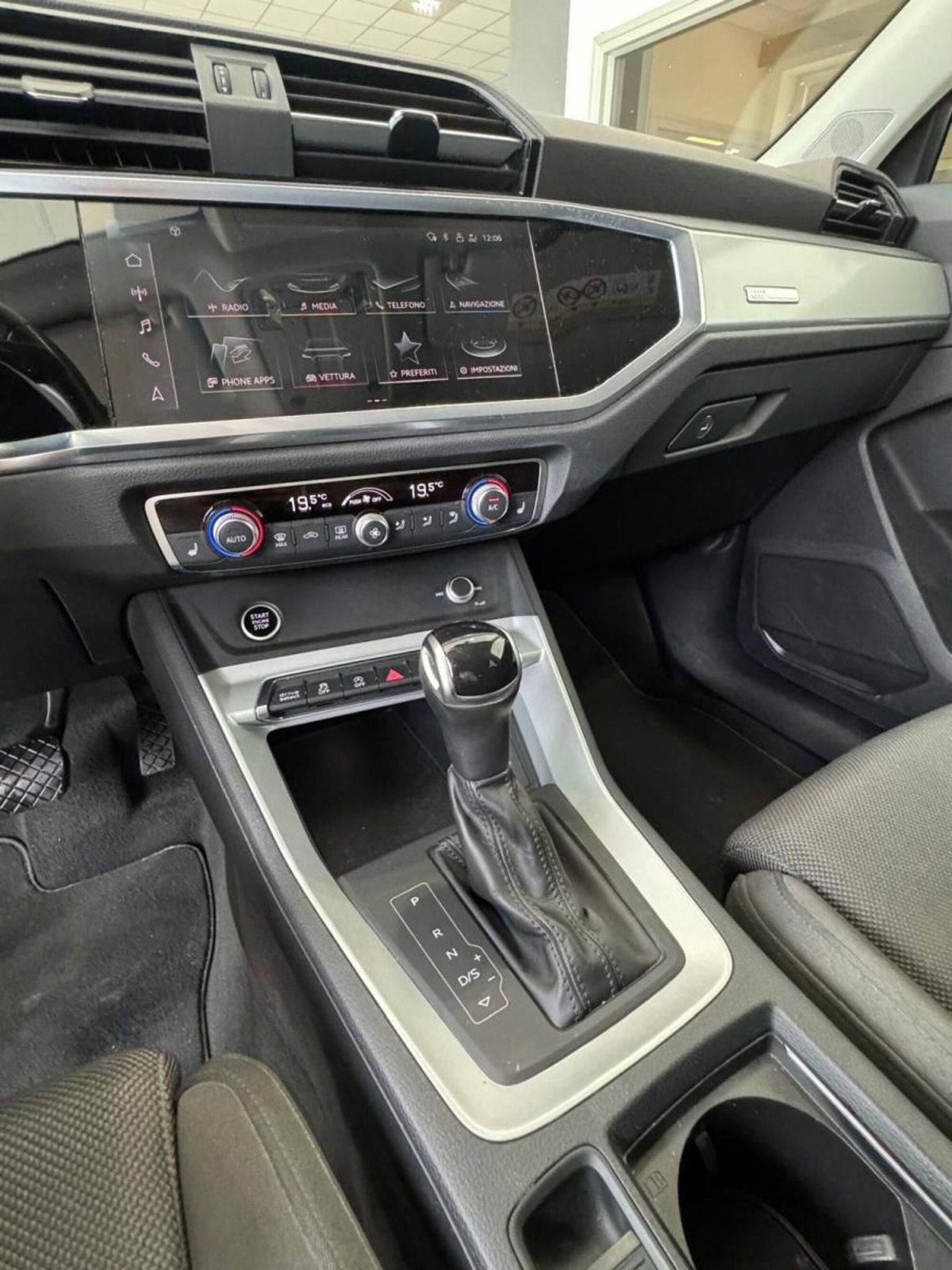 Audi Q3 35 TDI quattro S tronic Business (14)