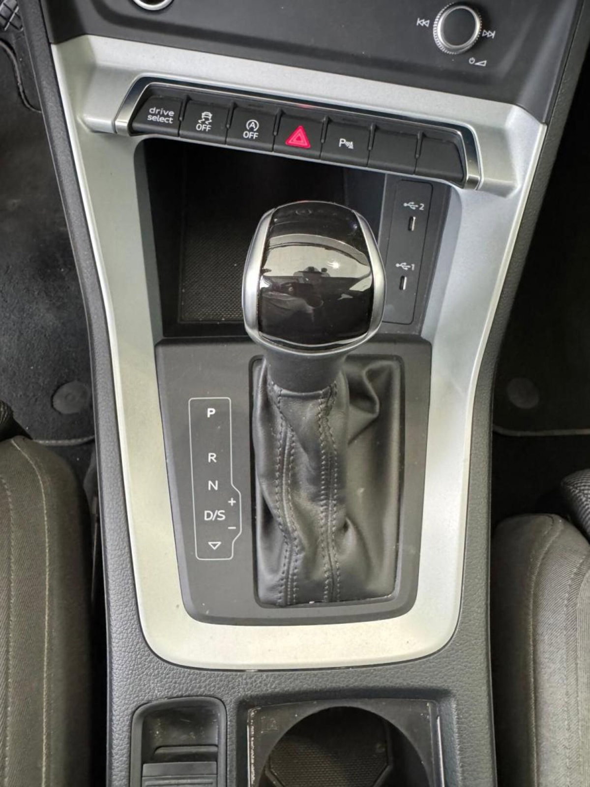 Audi Q3 35 TDI quattro S tronic Business (17)