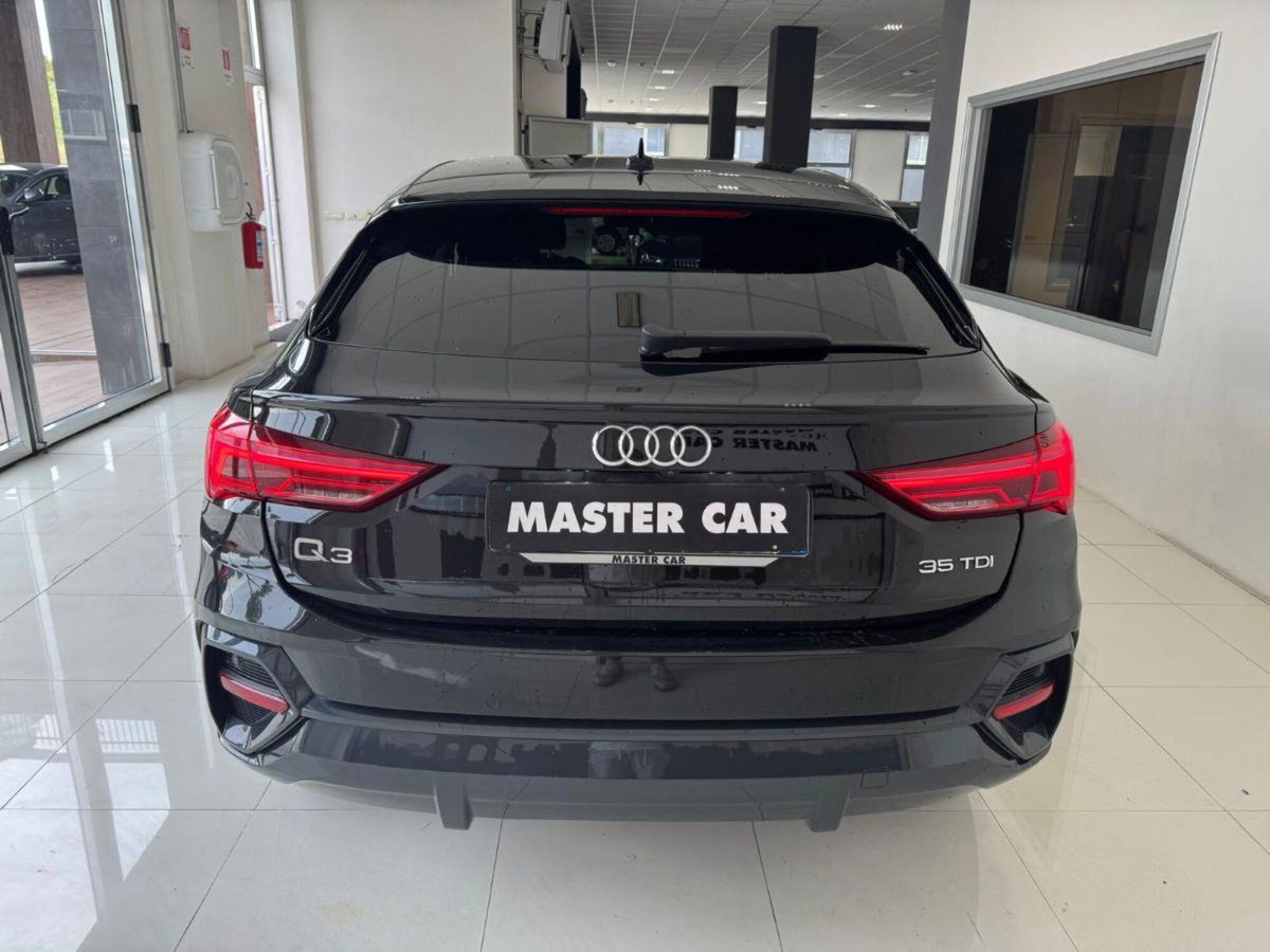 Audi Q3 35 TDI quattro S tronic Business (6)
