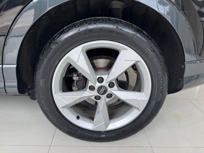 Audi Q3 35 TDI quattro S tronic Business (7)