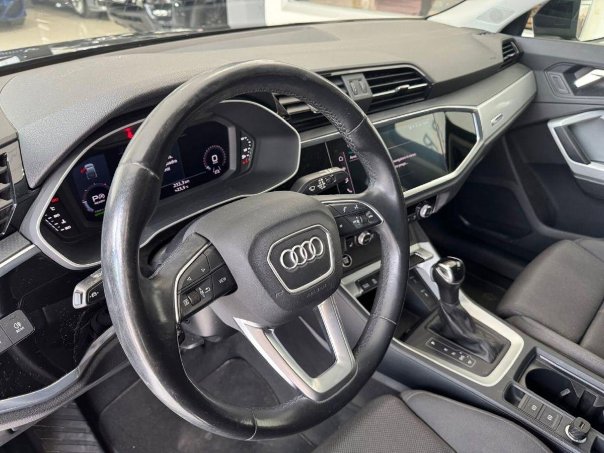 Audi Q3 35 TDI quattro S tronic Business (9)