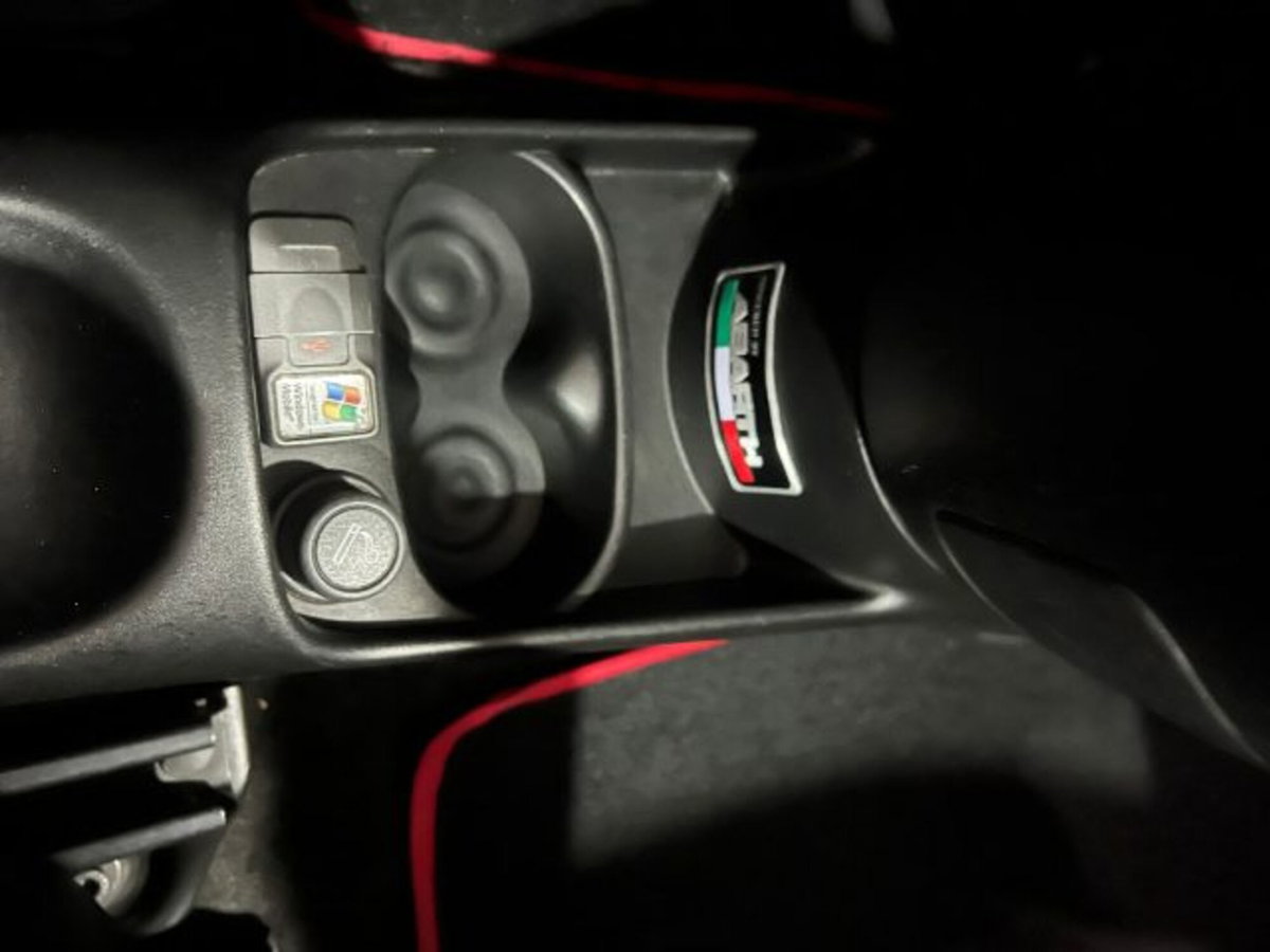 Abarth 500 Cabrio 1.4 Turbo T-Jet MTA Bicolore (7)