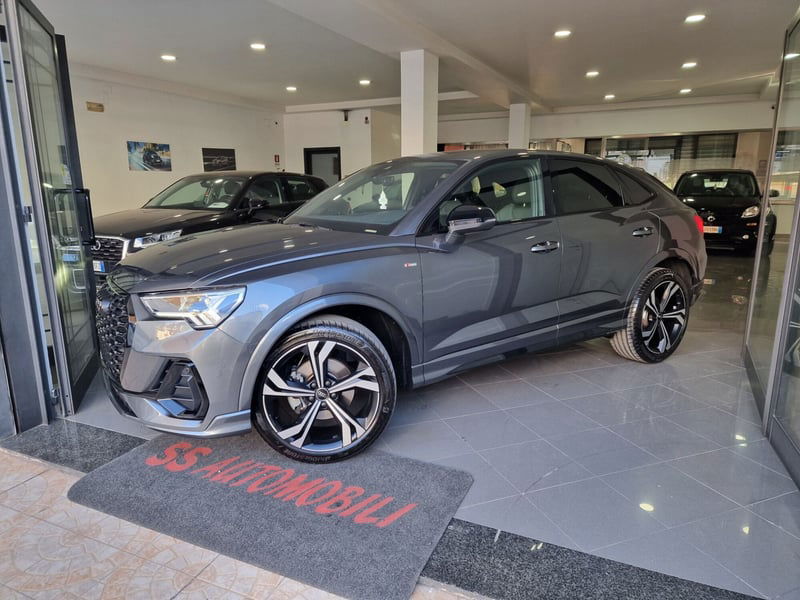 Audi Q3 Sportback 35 2.0 tdi Identity Black s-tronic