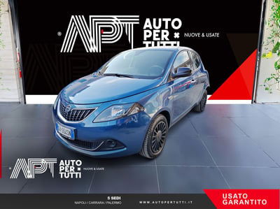 Lancia Ypsilon 1.0 FireFly 5 porte S&S Hybrid Ecochic Silver usata
