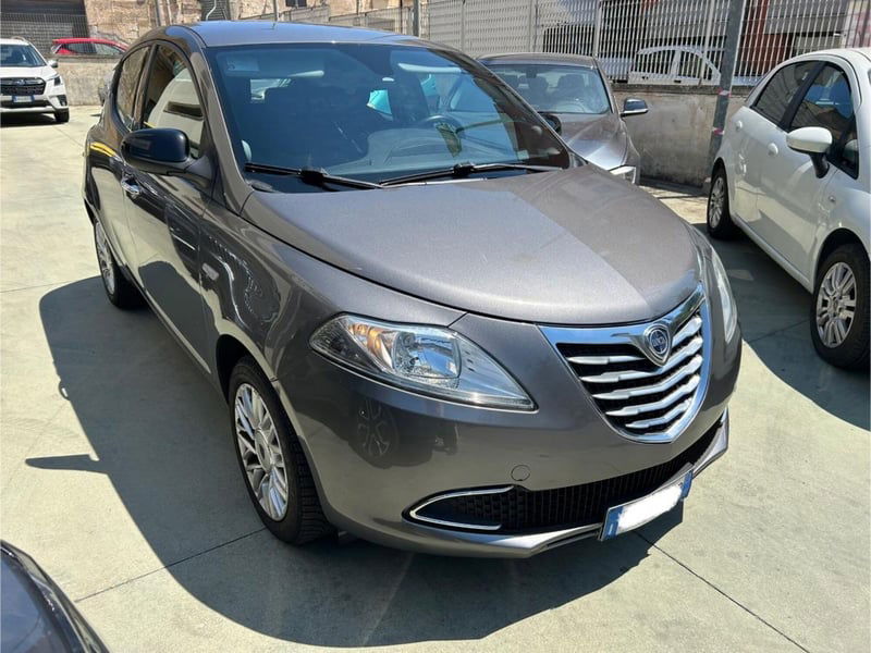 Lancia Ypsilon 1.2 69 CV 5 porte Gold