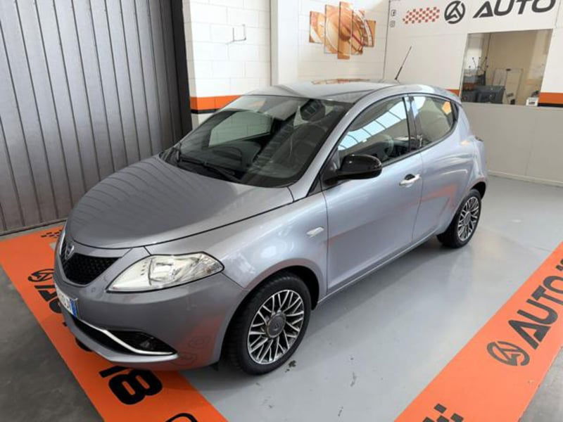 Lancia Ypsilon 1.2 69 CV 5 porte Platinum