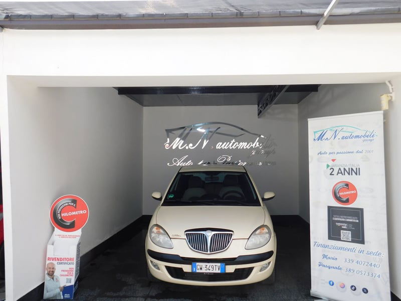 Lancia Ypsilon 1.4 16V Oro