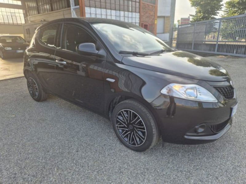 Lancia Ypsilon 1.0 FireFly 5 porte S&S Hybrid Alberta Ferretti
