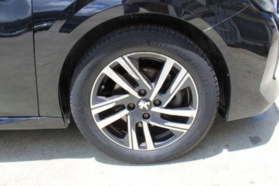 Peugeot 208 PureTech 100 Stop&Start 5 porte Allure (4)