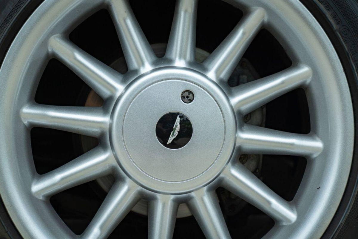 Aston Martin DB7 Cabrio Volante (11)