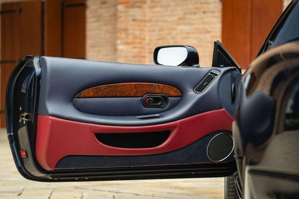 Aston Martin DB7 Cabrio Volante (12)