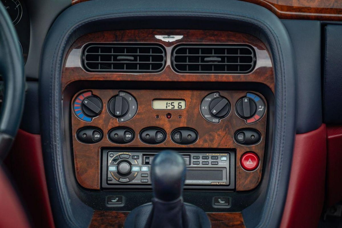 Aston Martin DB7 Cabrio Volante (16)