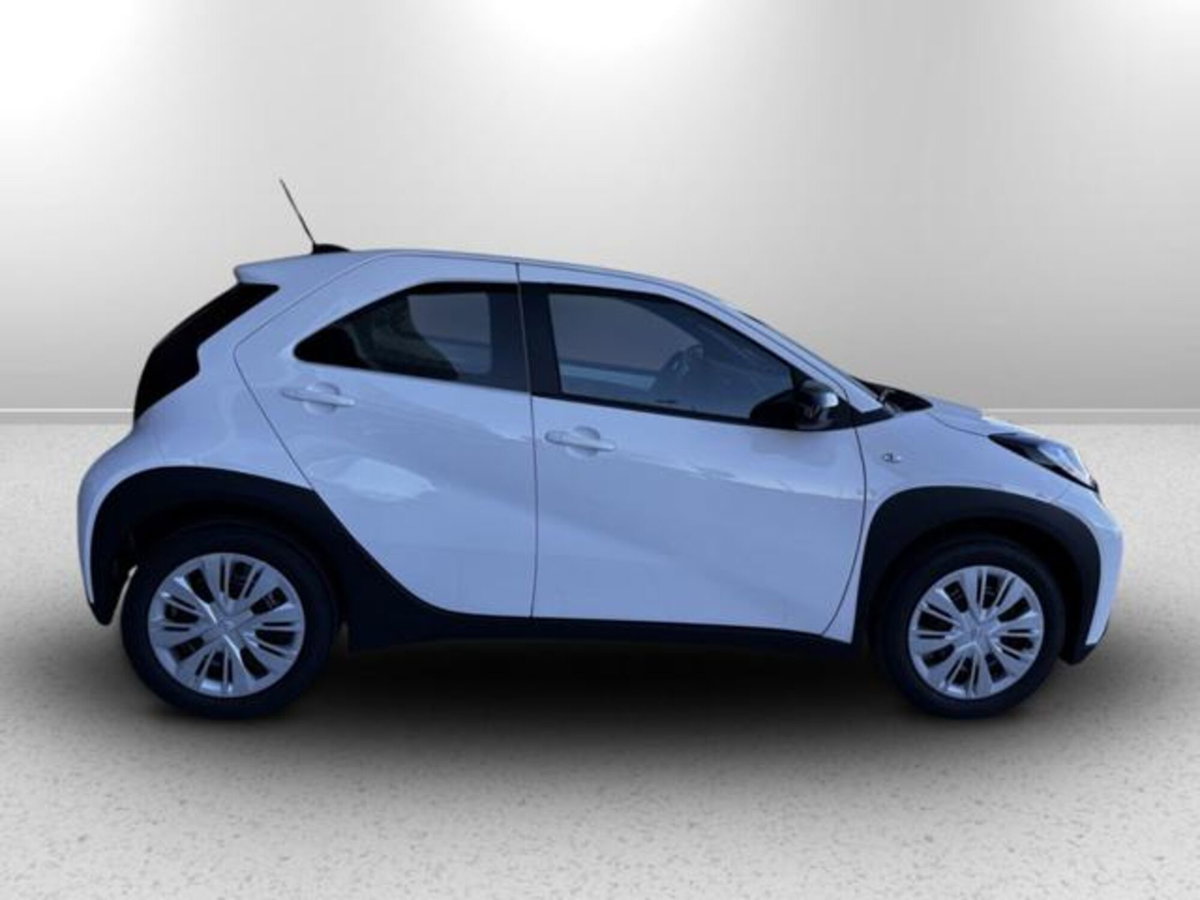 Toyota Aygo X 1.0 VVT-i 72 CV 5 porte Limited Air (2)