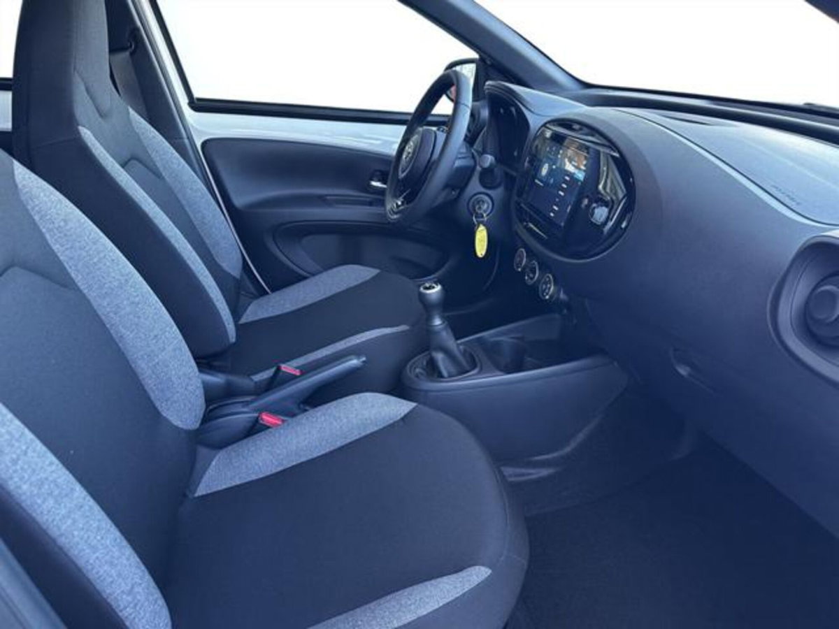 Toyota Aygo X 1.0 VVT-i 72 CV 5 porte Limited Air (4)