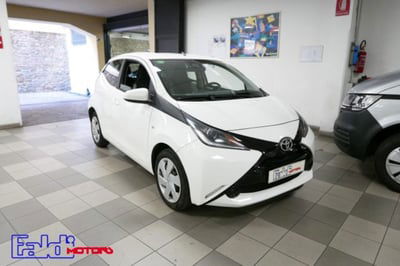 Toyota Aygo 1.0 VVT-i 69 CV 5 porte x-play TSS usata