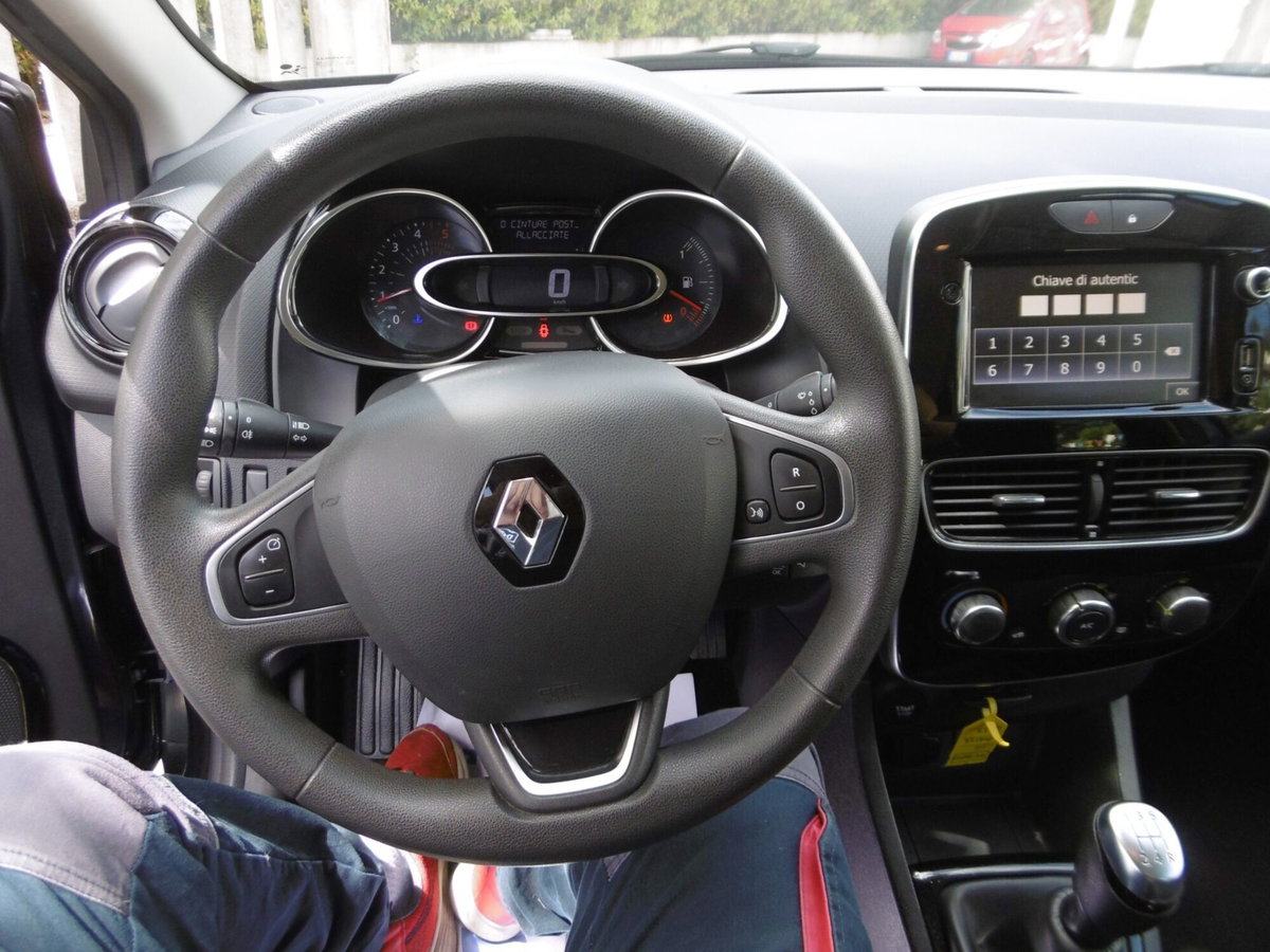 Renault Clio Sporter dCi 8V 90 CV Business (11)