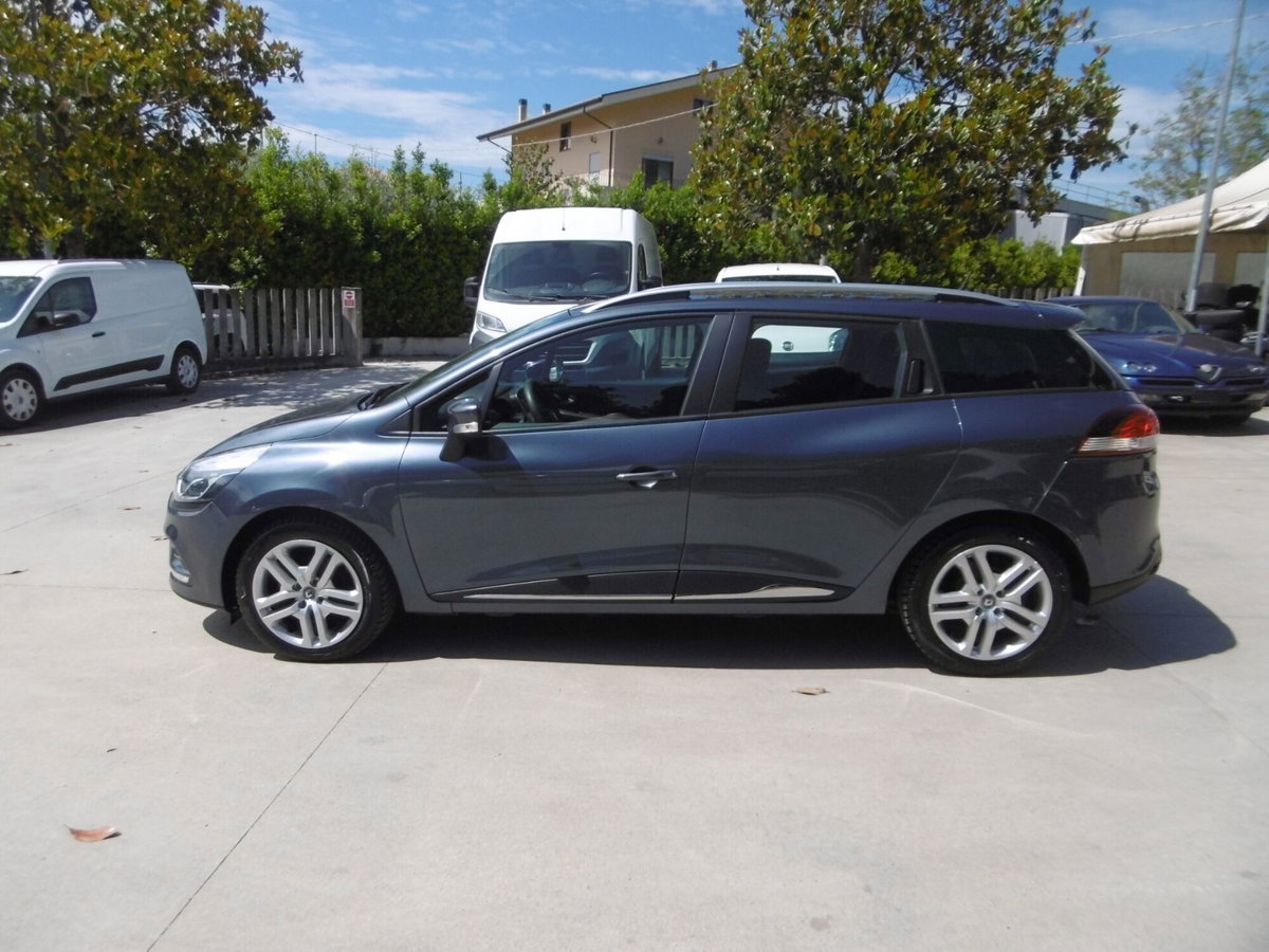 Renault Clio Sporter dCi 8V 90 CV Business (8)