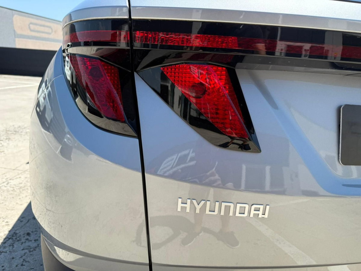 Hyundai Tucson 1.6 crdi 48V Business 2wd dct (15)