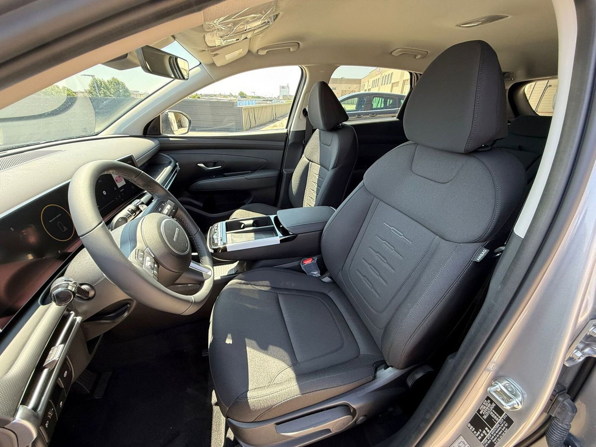 Hyundai Tucson 1.6 crdi 48V Business 2wd dct (16)