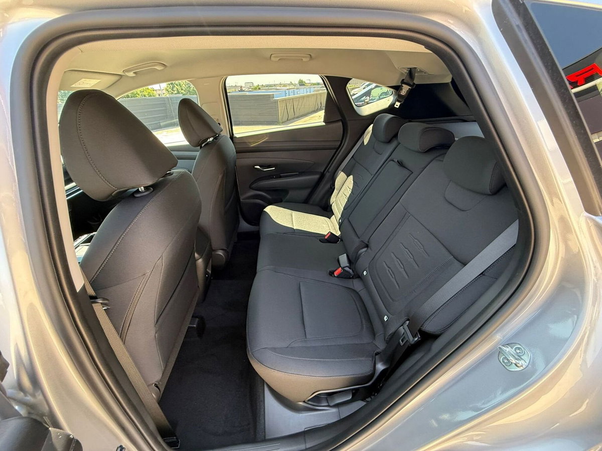 Hyundai Tucson 1.6 crdi 48V Business 2wd dct (17)