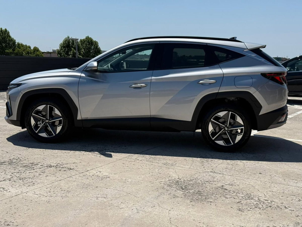Hyundai Tucson 1.6 crdi 48V Business 2wd dct (8)