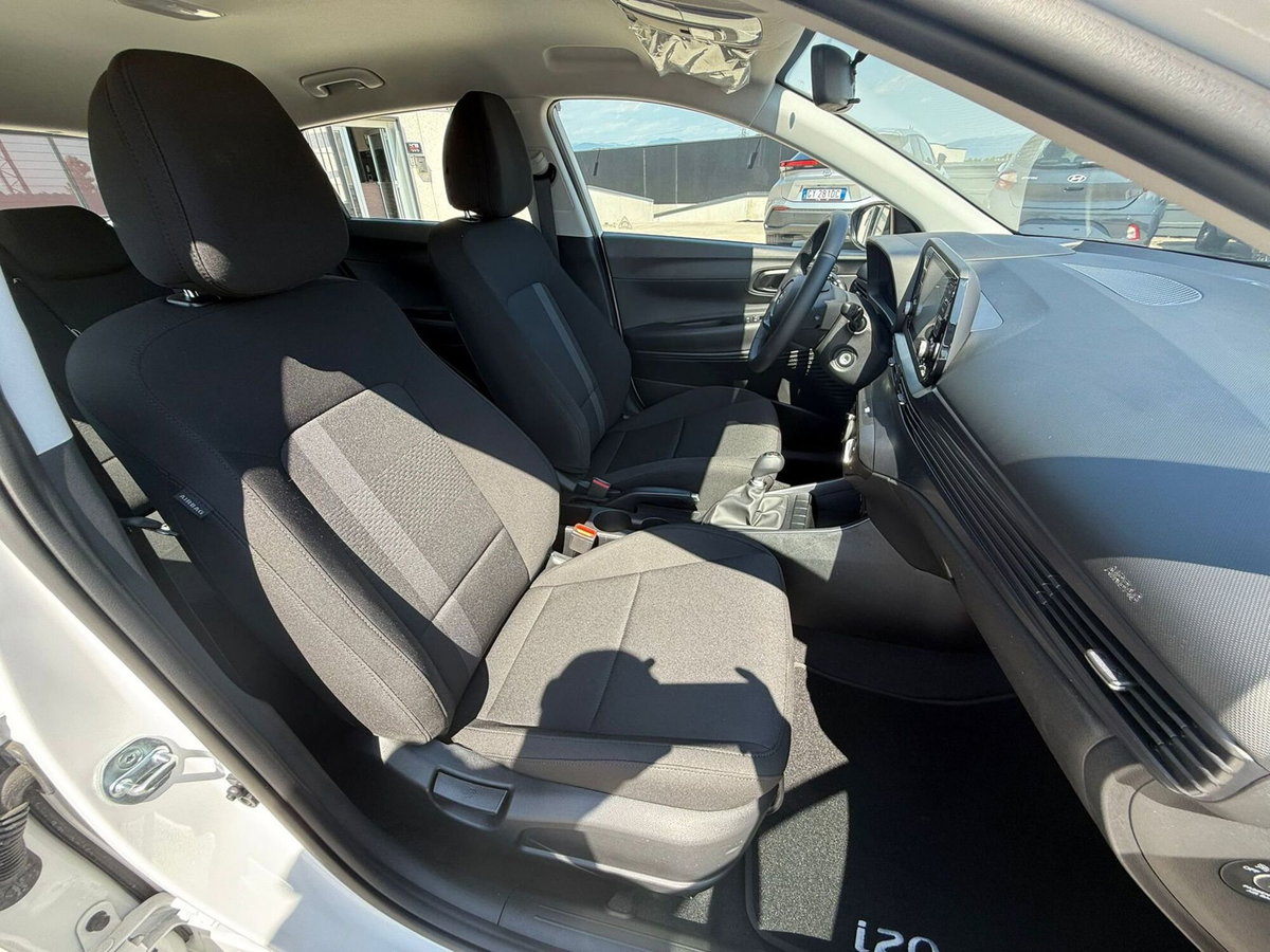 Hyundai i20 1.2 MPI MT ConnectLine (17)