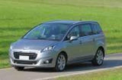 Peugeot 5008 BlueHDi 120 S&S Access usata