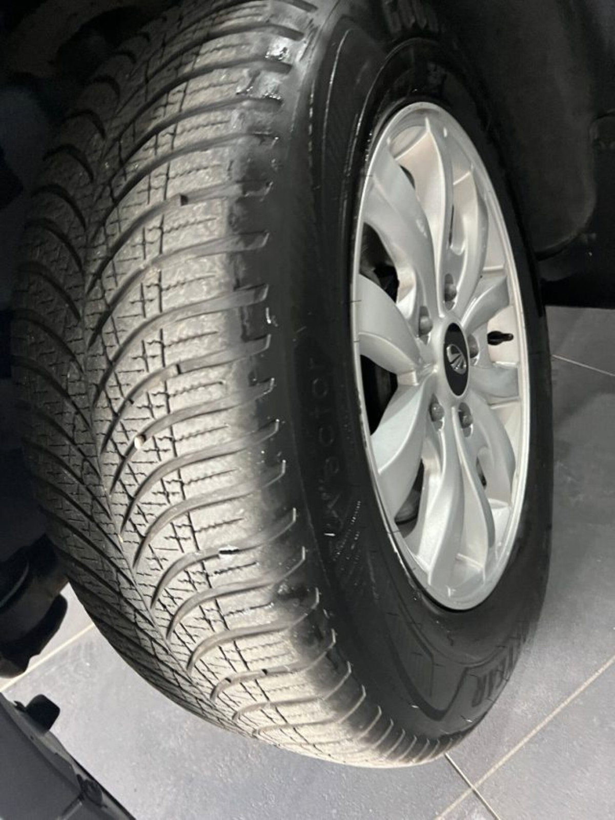 Mahindra XUV500 XUV500 2.2 16V FWD W8 (12)