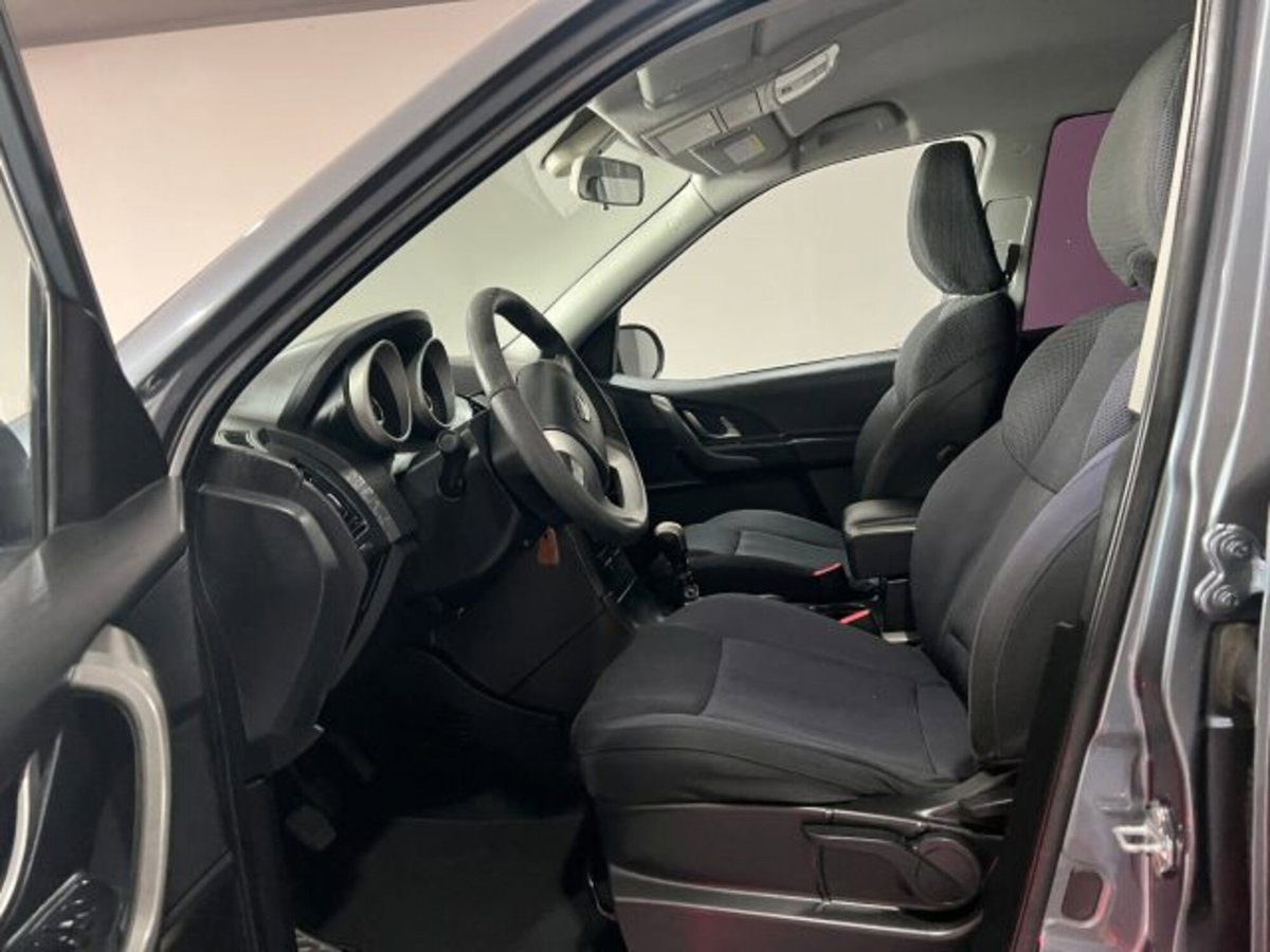 Mahindra XUV500 XUV500 2.2 16V FWD W8 (6)