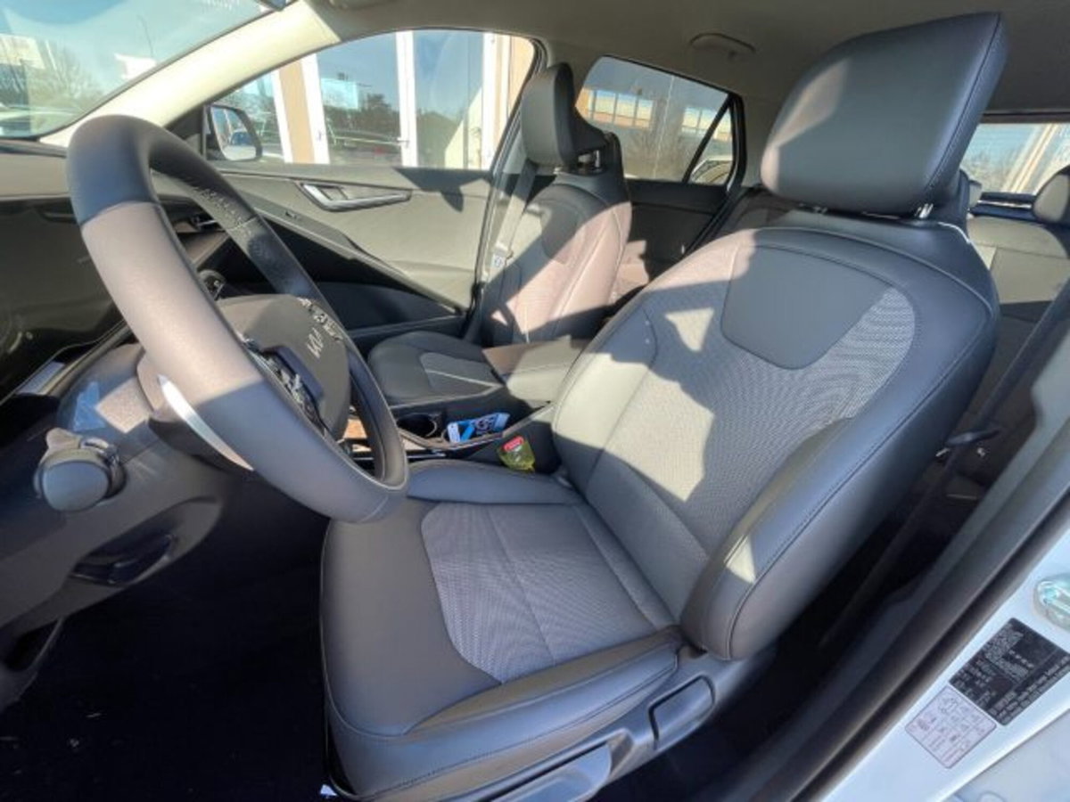 Kia Niro 1.6 GDi DCT HEV Business (7)