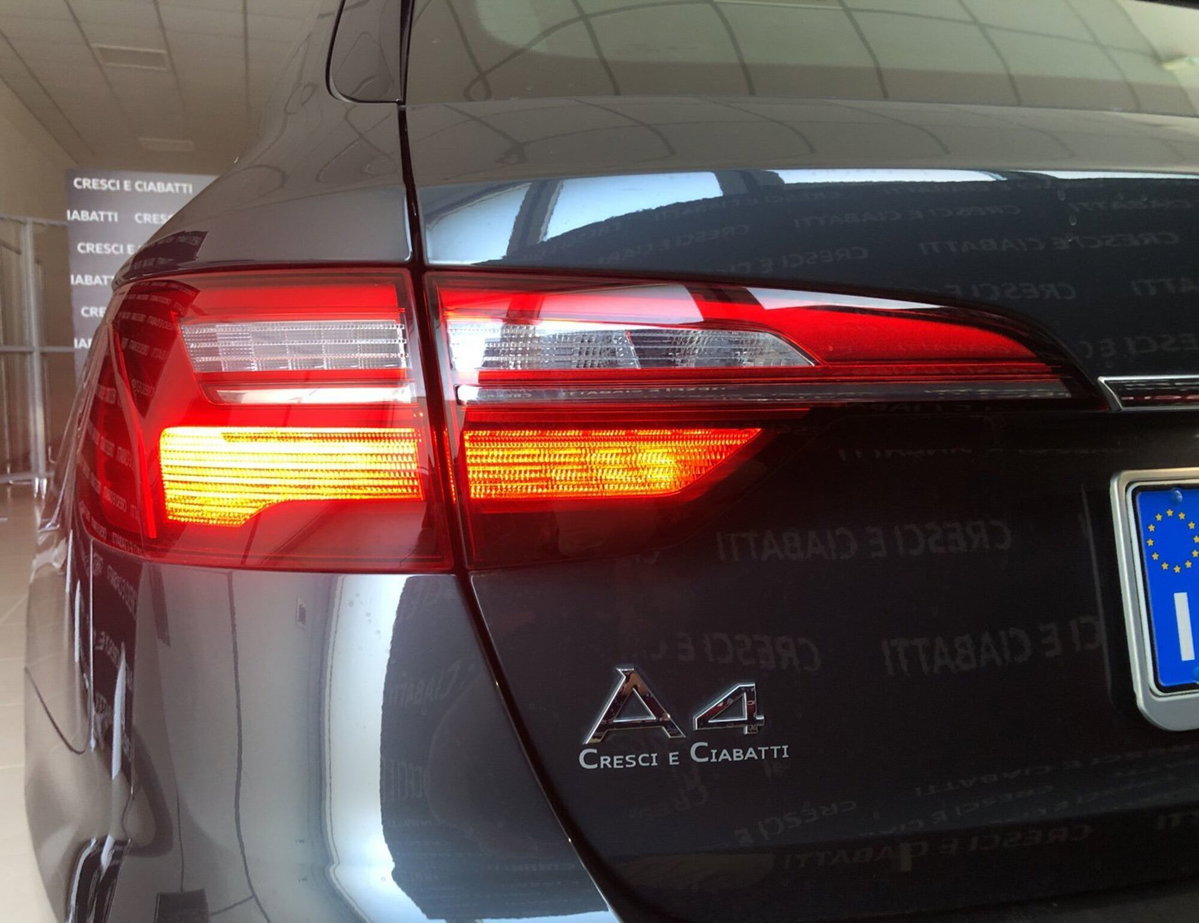 Audi A4 40 TDI quattro S tronic Business Advanced (6)