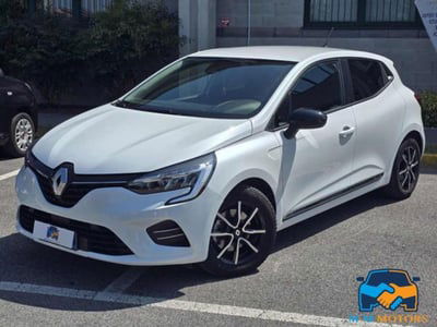 Renault Clio Full Hybrid E-Tech 140 CV 5 porte Intens usata