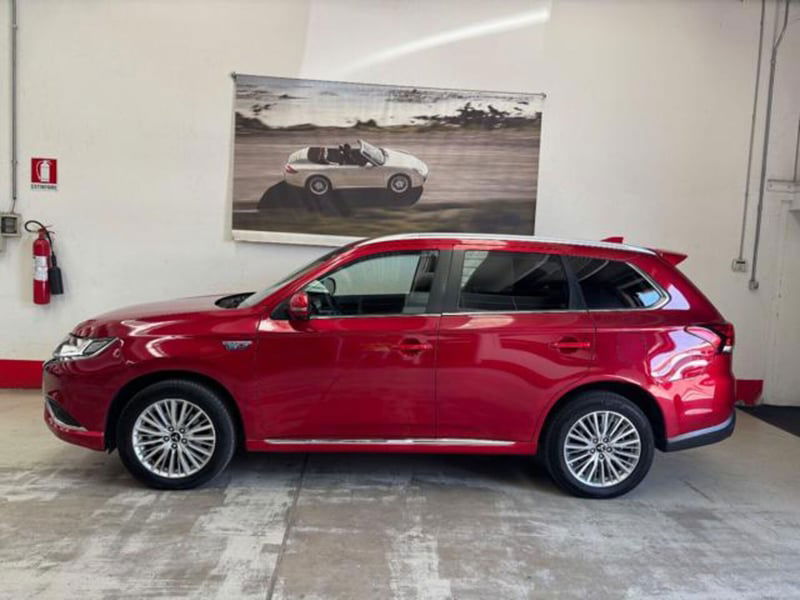 Mitsubishi Outlander 2.4 MIVEC 4WD PHEV Instyle SDA