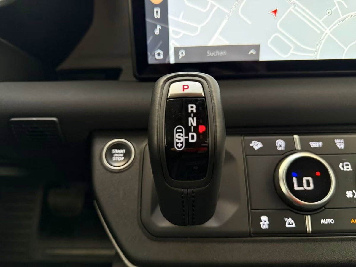 Land Rover Defender 90 3.0D I6 200 CV AWD Auto Commercial (13)