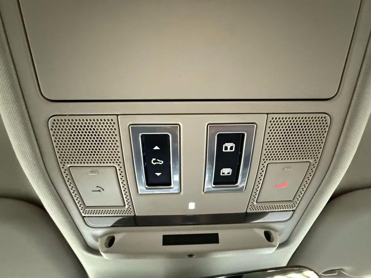 Land Rover Defender 90 3.0D I6 200 CV AWD Auto Commercial (14)