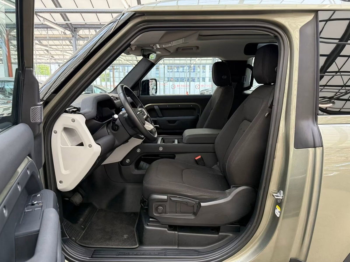 Land Rover Defender 90 3.0D I6 200 CV AWD Auto Commercial (7)