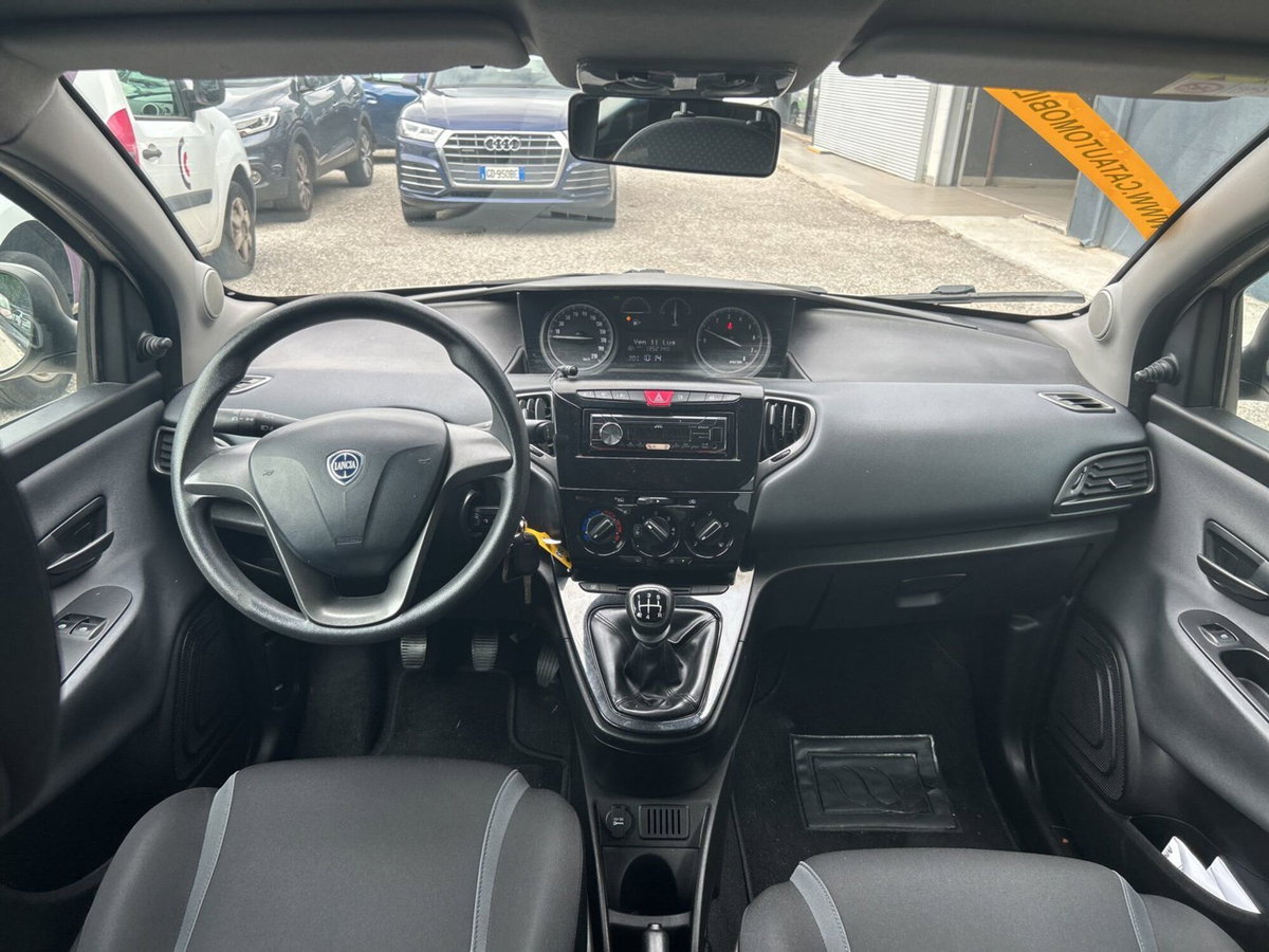 Lancia Ypsilon 1.2 69 CV 5 porte Mya (10)