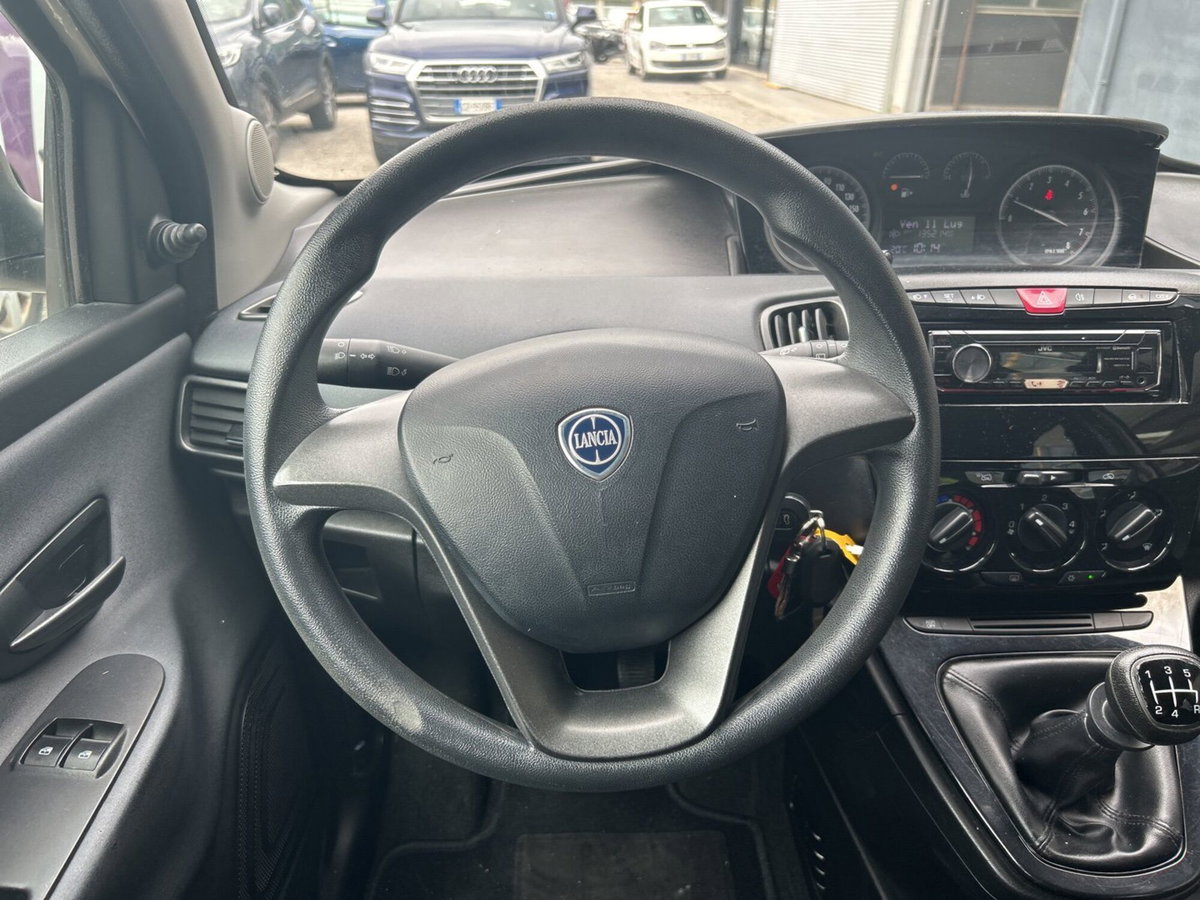 Lancia Ypsilon 1.2 69 CV 5 porte Mya (11)