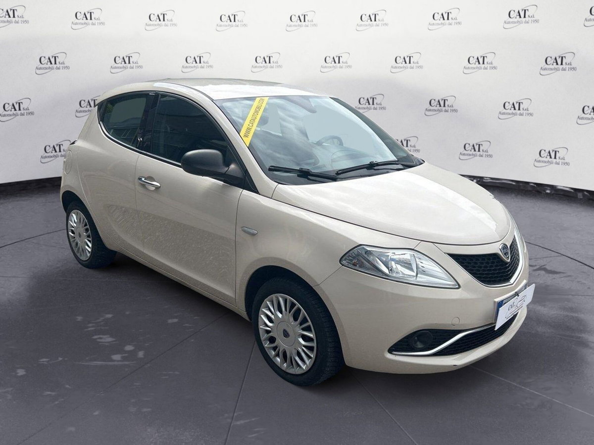 Lancia Ypsilon 1.2 69 CV 5 porte Mya (3)