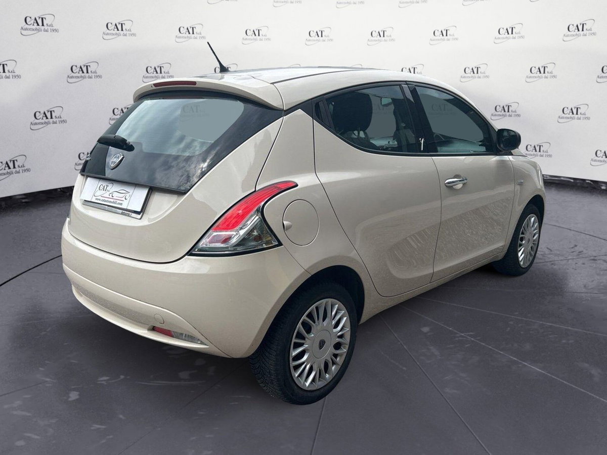 Lancia Ypsilon 1.2 69 CV 5 porte Mya (7)