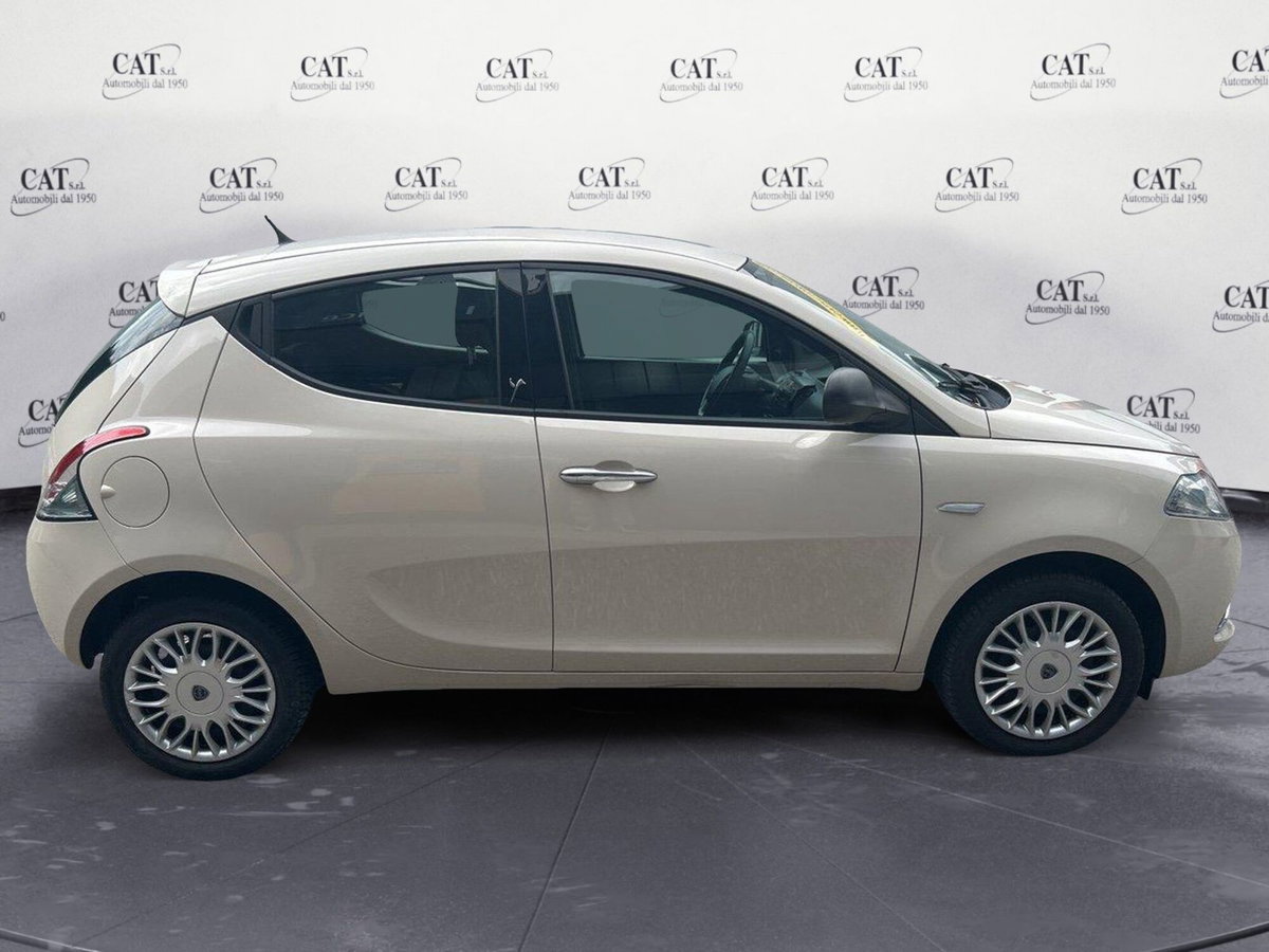 Lancia Ypsilon 1.2 69 CV 5 porte Mya (8)