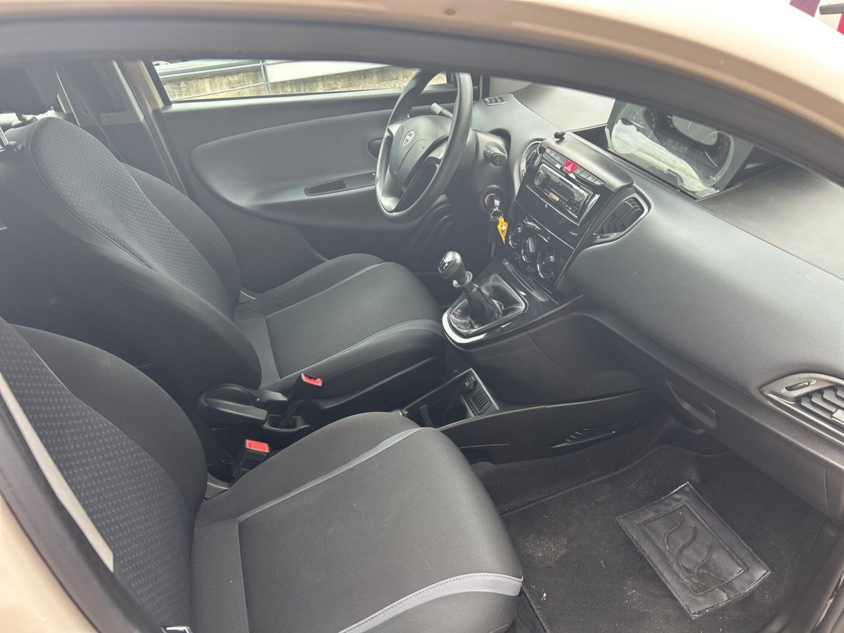Lancia Ypsilon 1.2 69 CV 5 porte Mya (9)