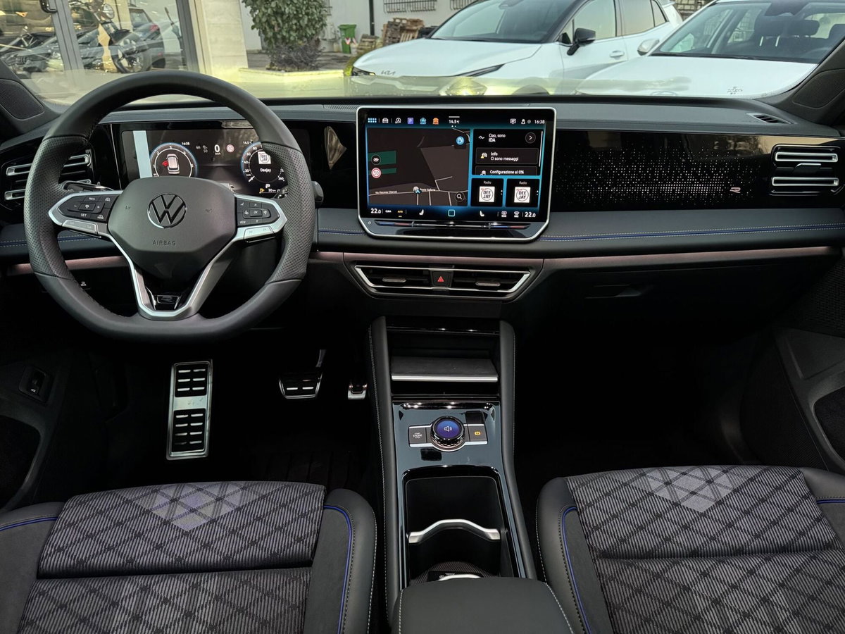 Volkswagen Tiguan 2.0 tdi R-Line 150cv dsg (10)